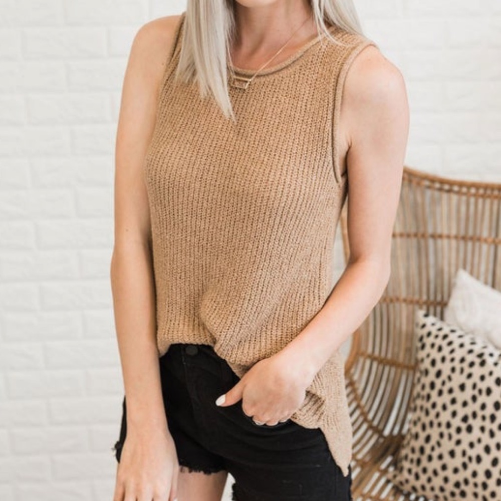 Sleeveless side slit knit top